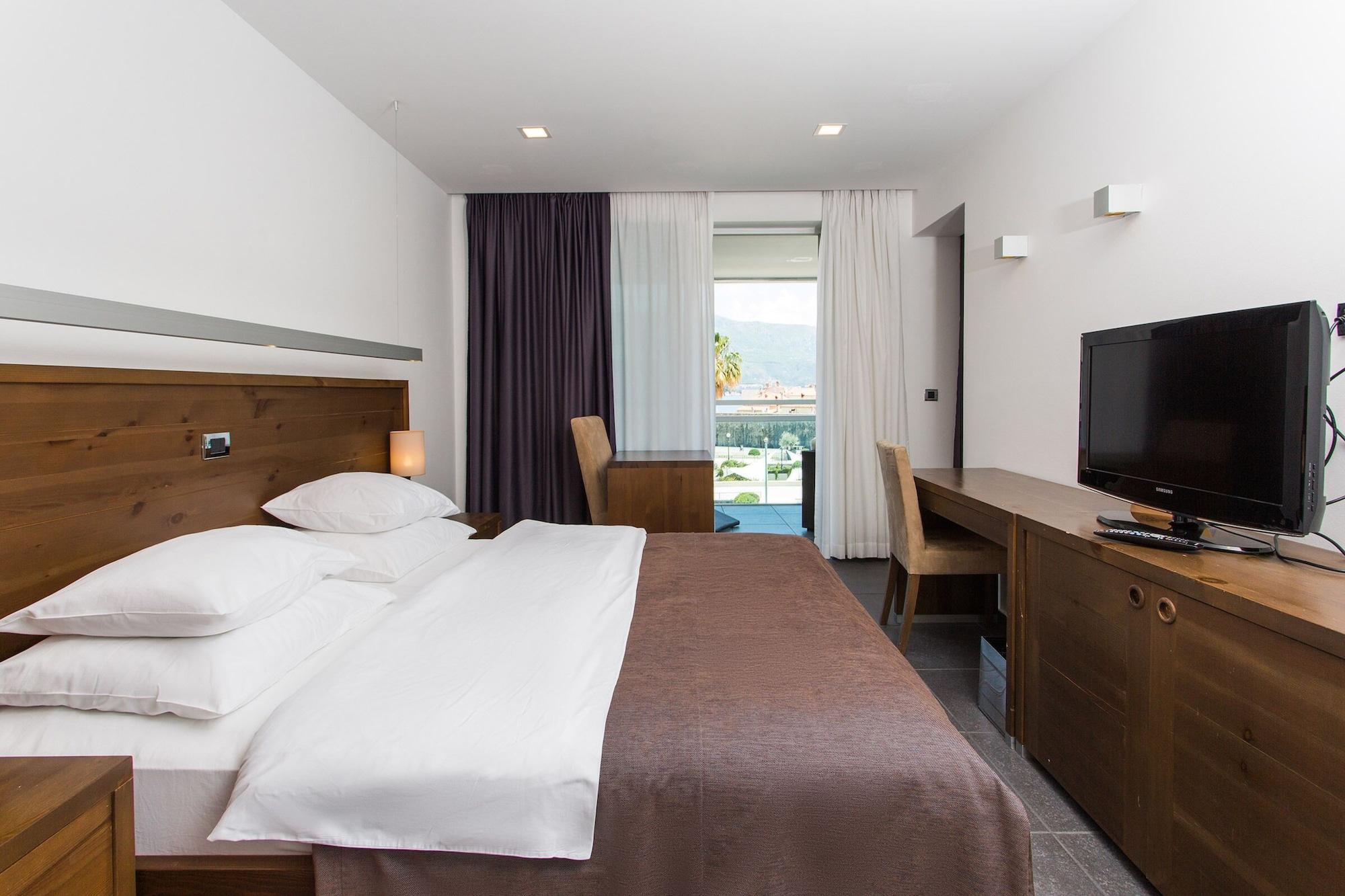 Avala & Hotel 4*