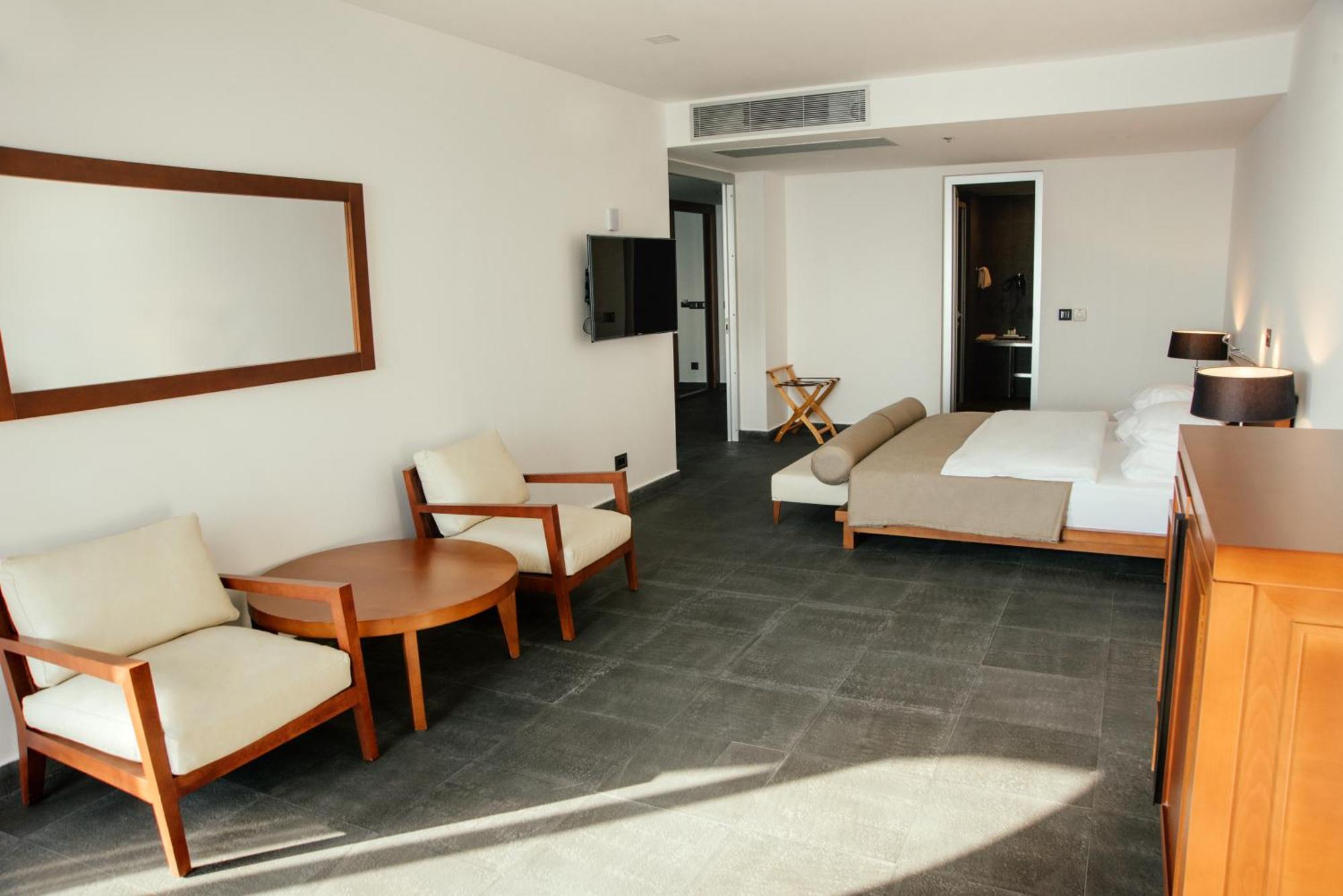 Avala & Hotel 4*
